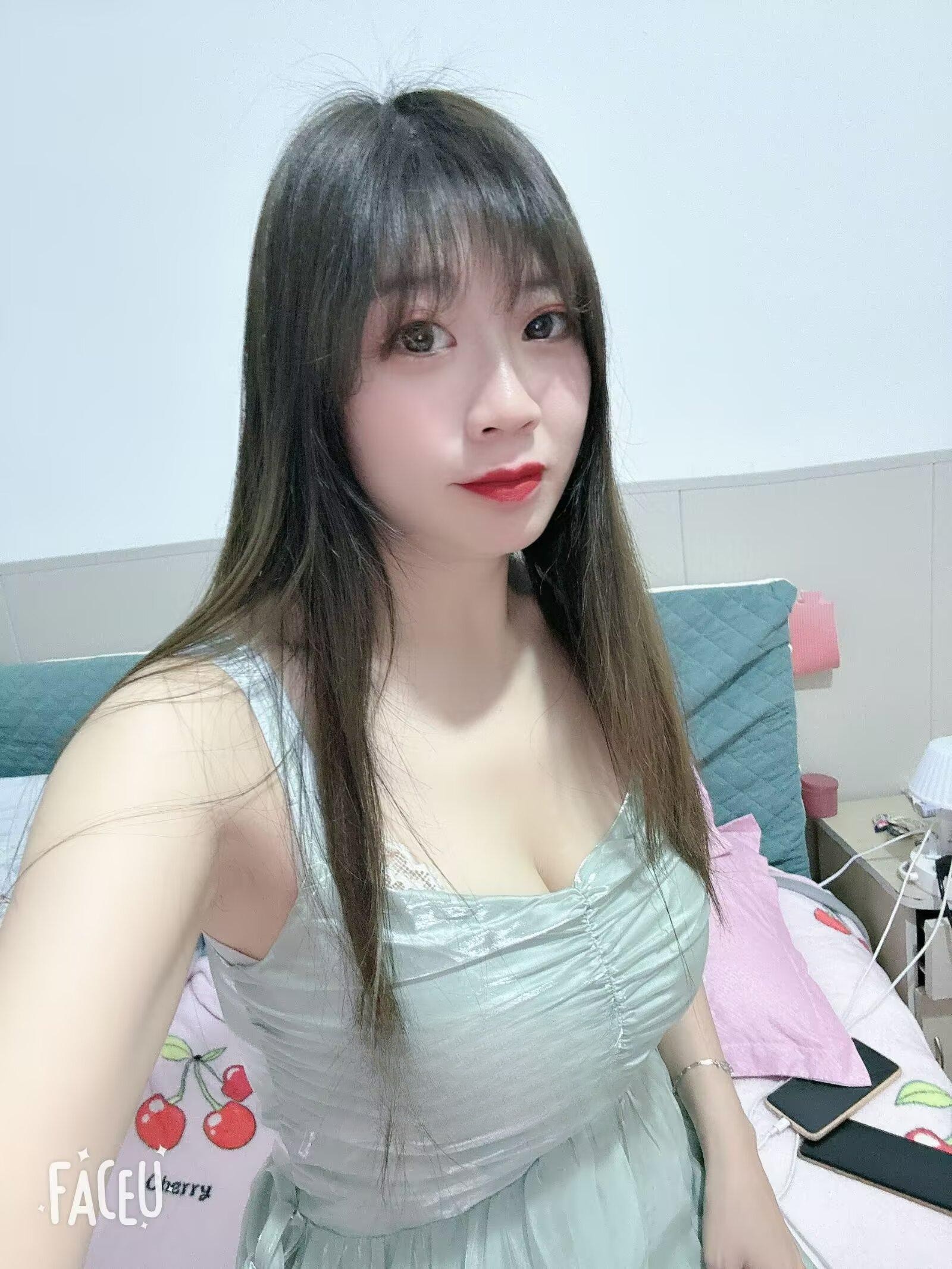 青岛肤白巨乳骚妹！
