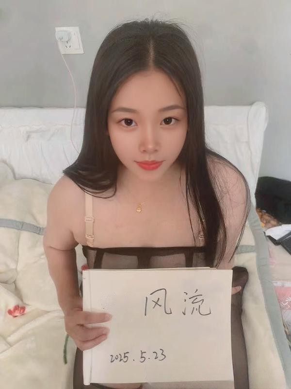 肥臀风骚小少妇