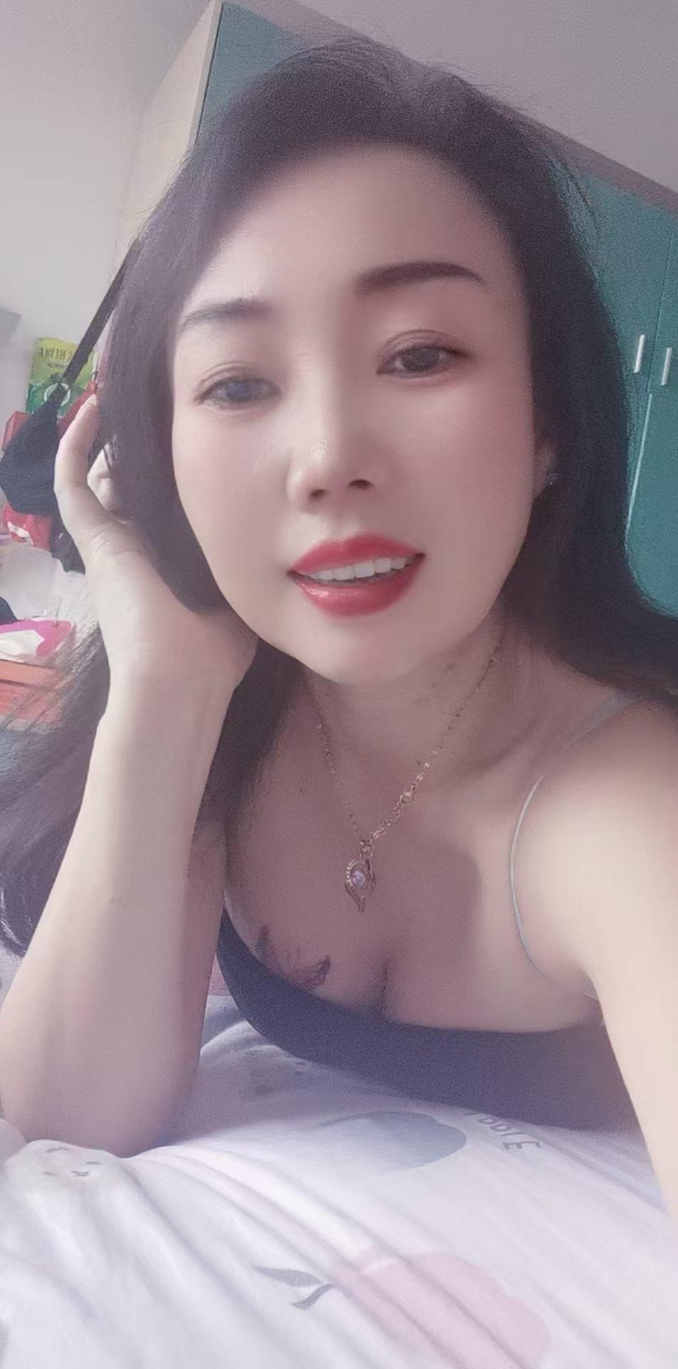 服务系风骚热辣小少妇