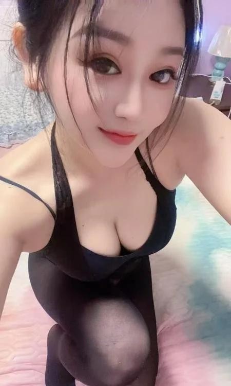 大奶骚妇极度诱惑