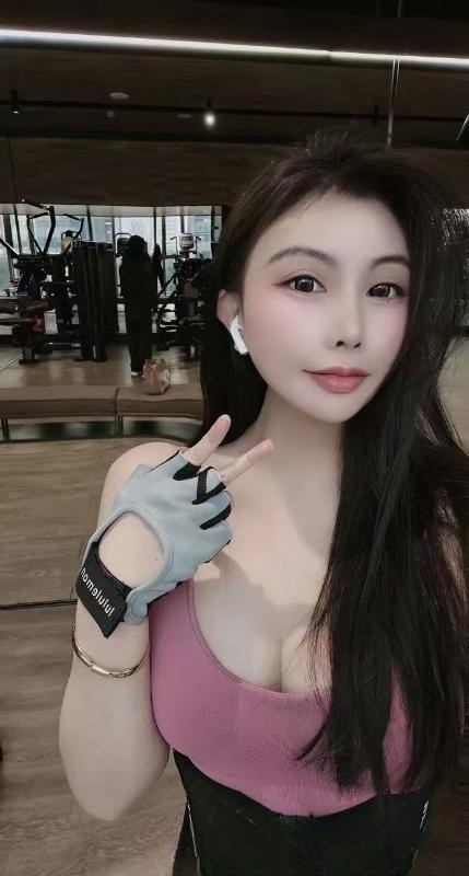 胸大腰细健身小少妇