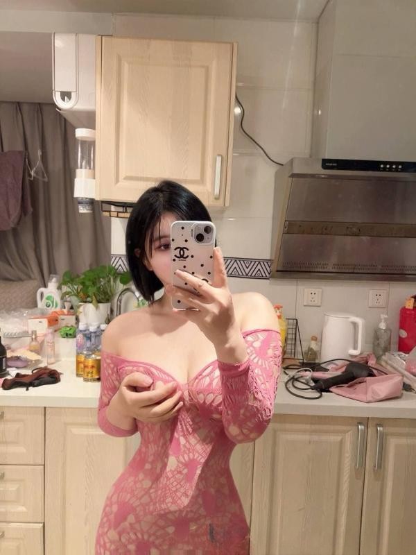 丰满翘臀颜值老师