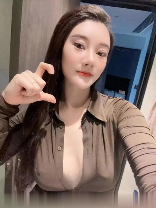 美艳大胸妹少妇