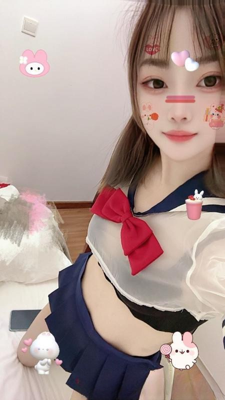 徐汇短发白栀女友洋洋