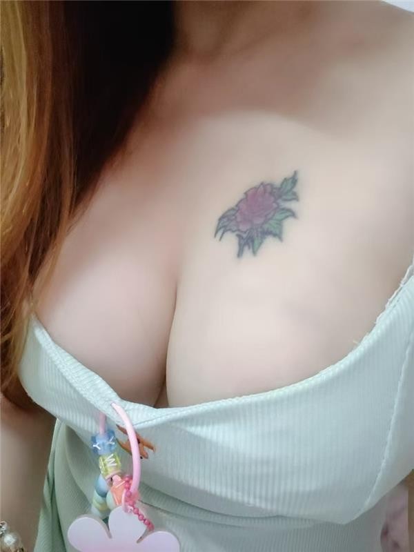 丰满性感小野猫