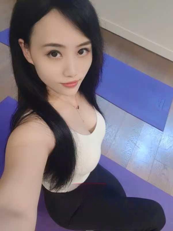 巨乳蜜桃臀小骚妹