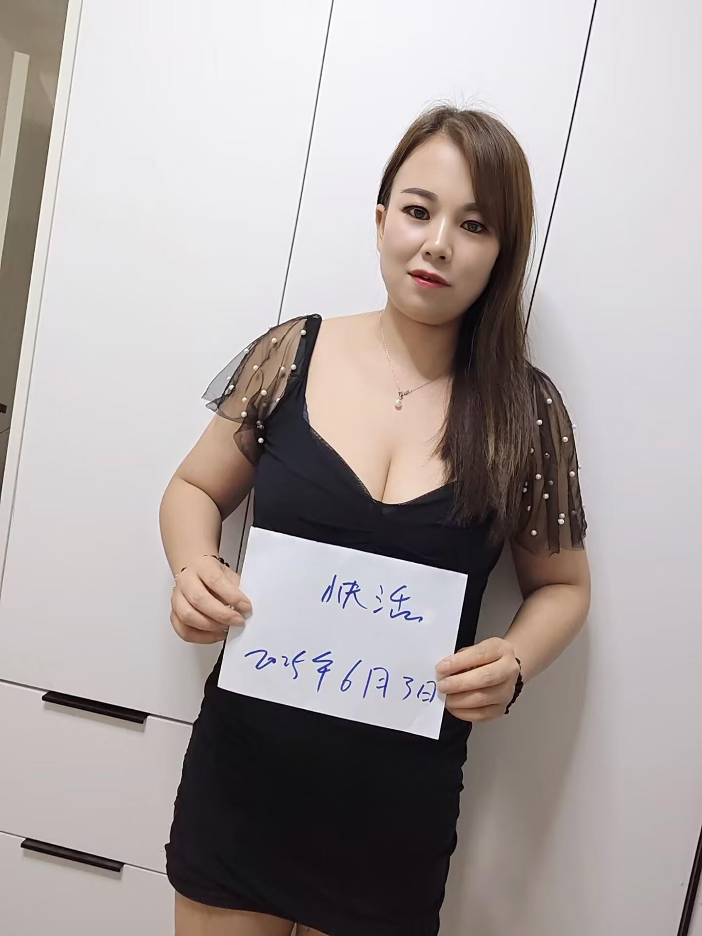 浦东巨乳风骚水鱼儿