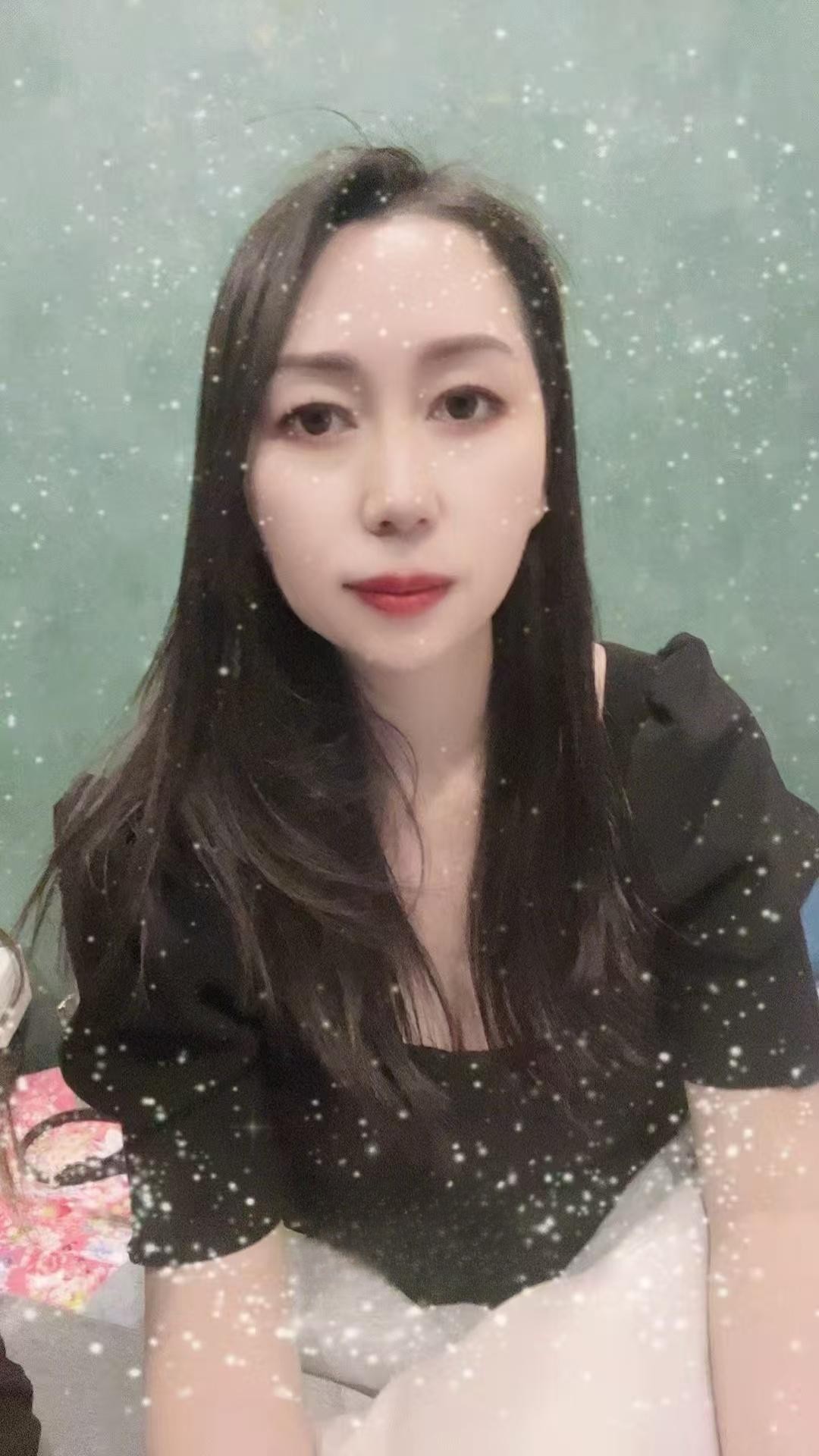 超喜欢这个又大又白的咪咪