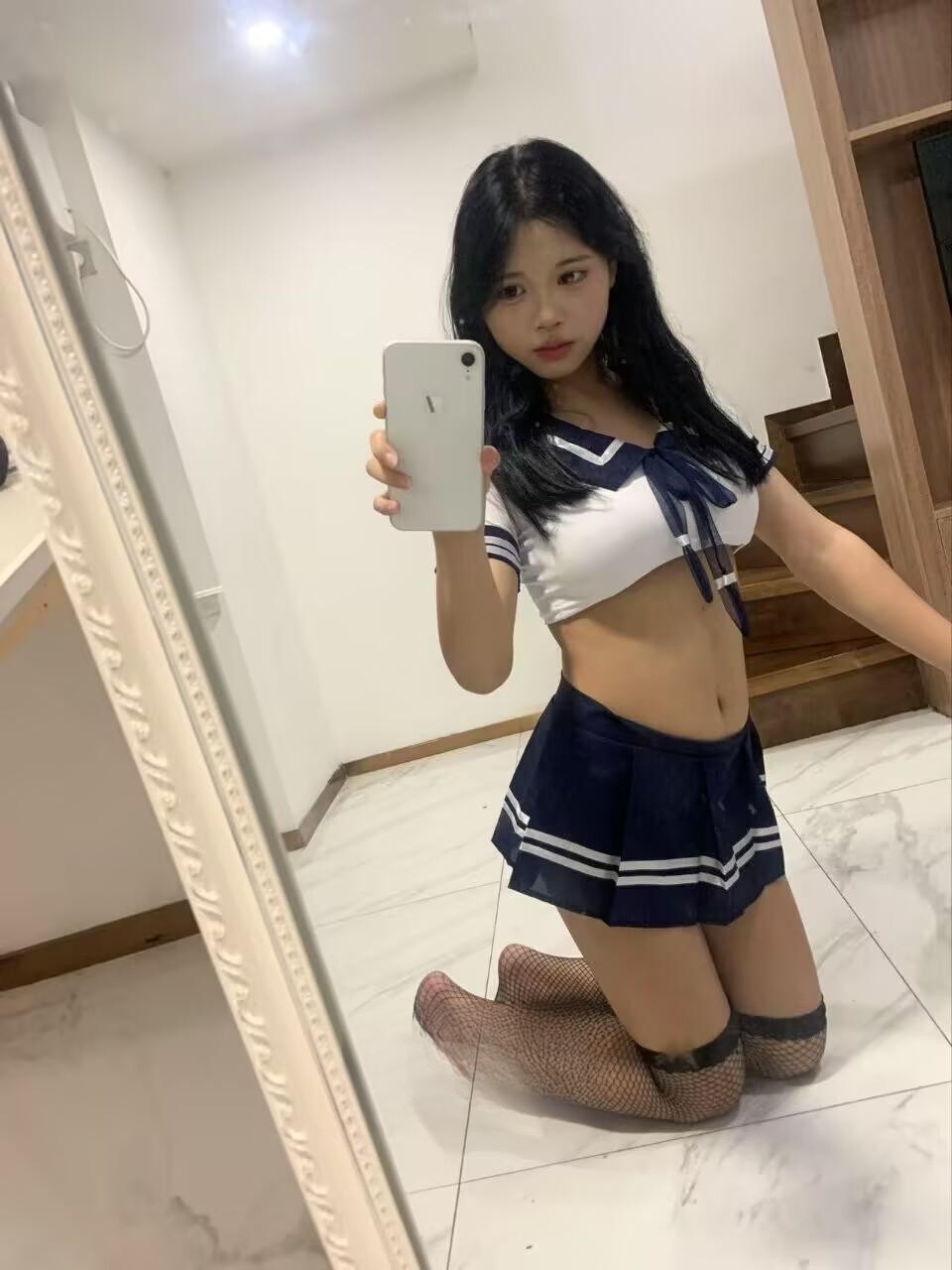 思明制服系嫩妹菲菲