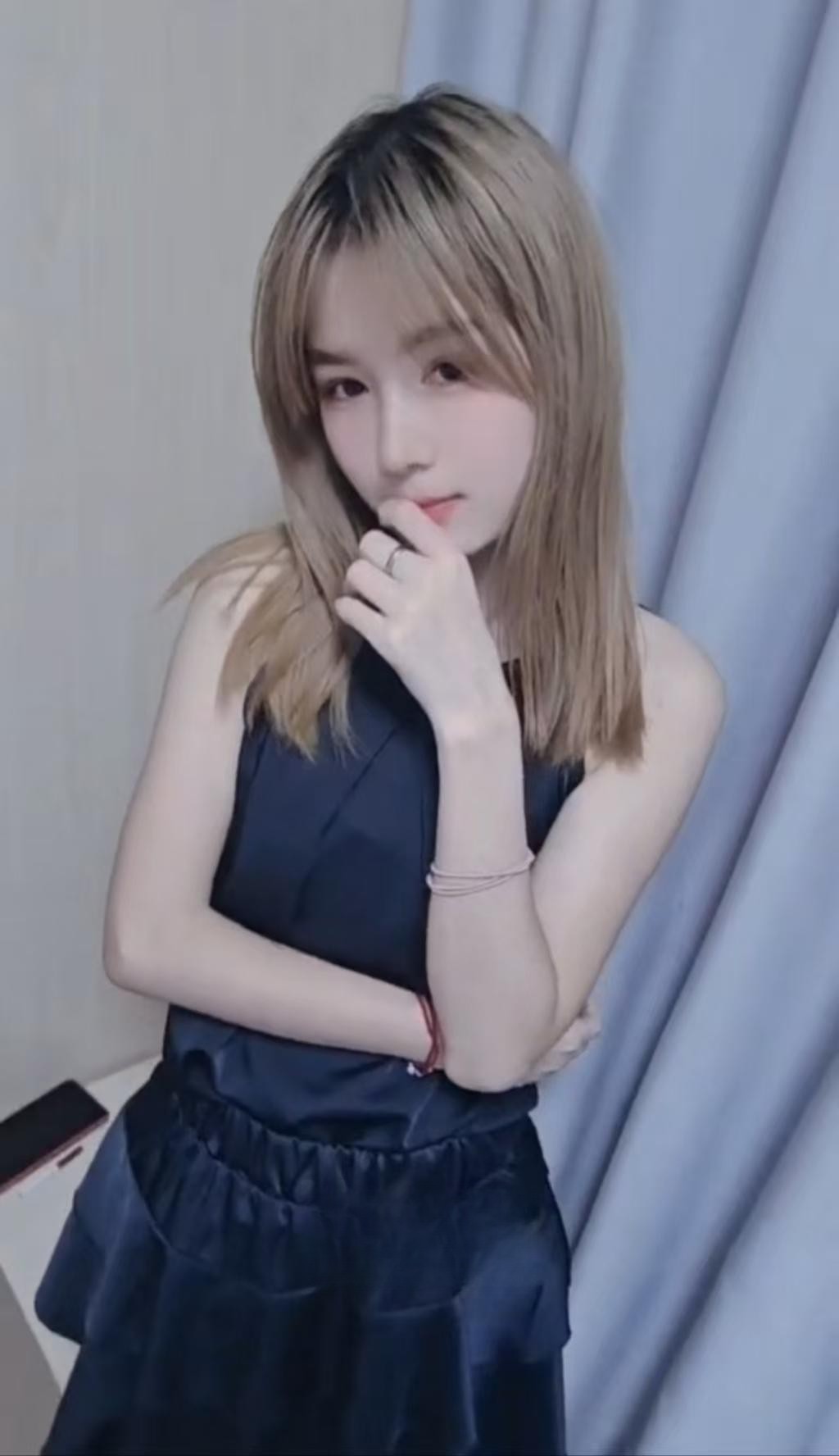 龙岗性感小妖精