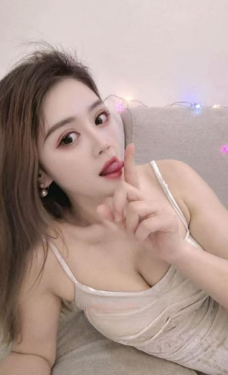 巨乳微胖小极品美女