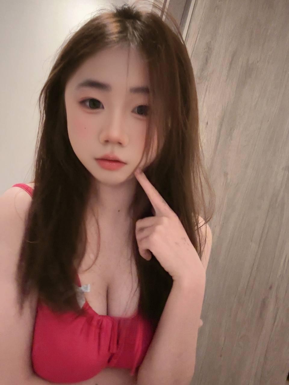 清纯性感长腿嫩妹粉嫩多汁