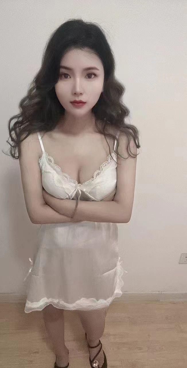 清纯美女床上妩媚