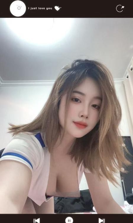 大胸性感骚女