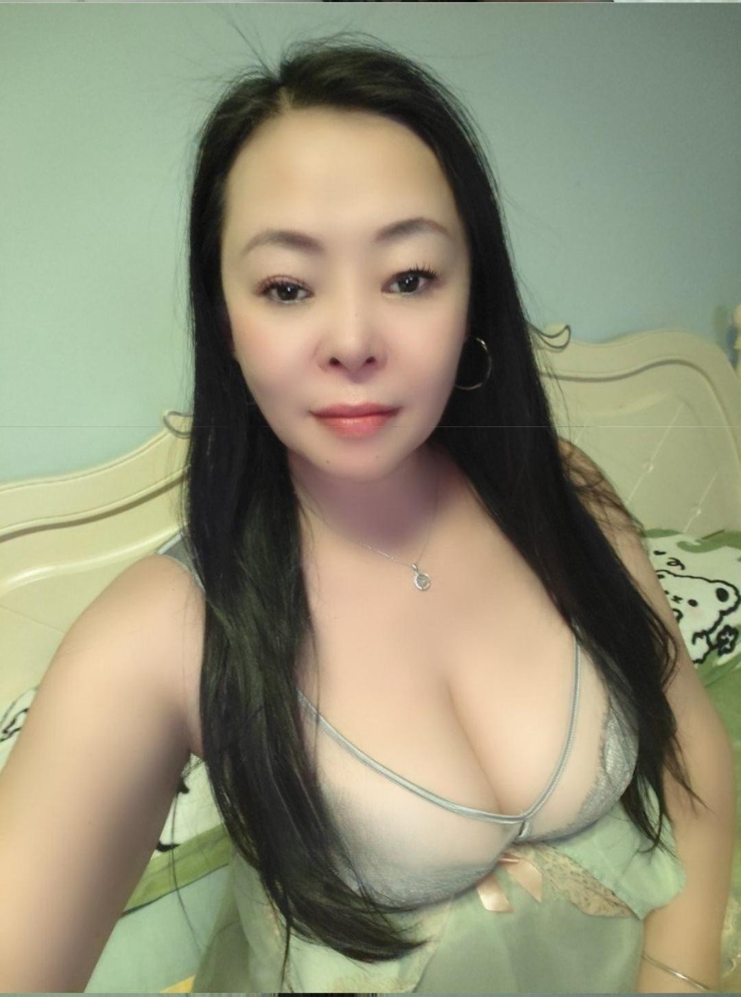 巨乳熟女莉莉