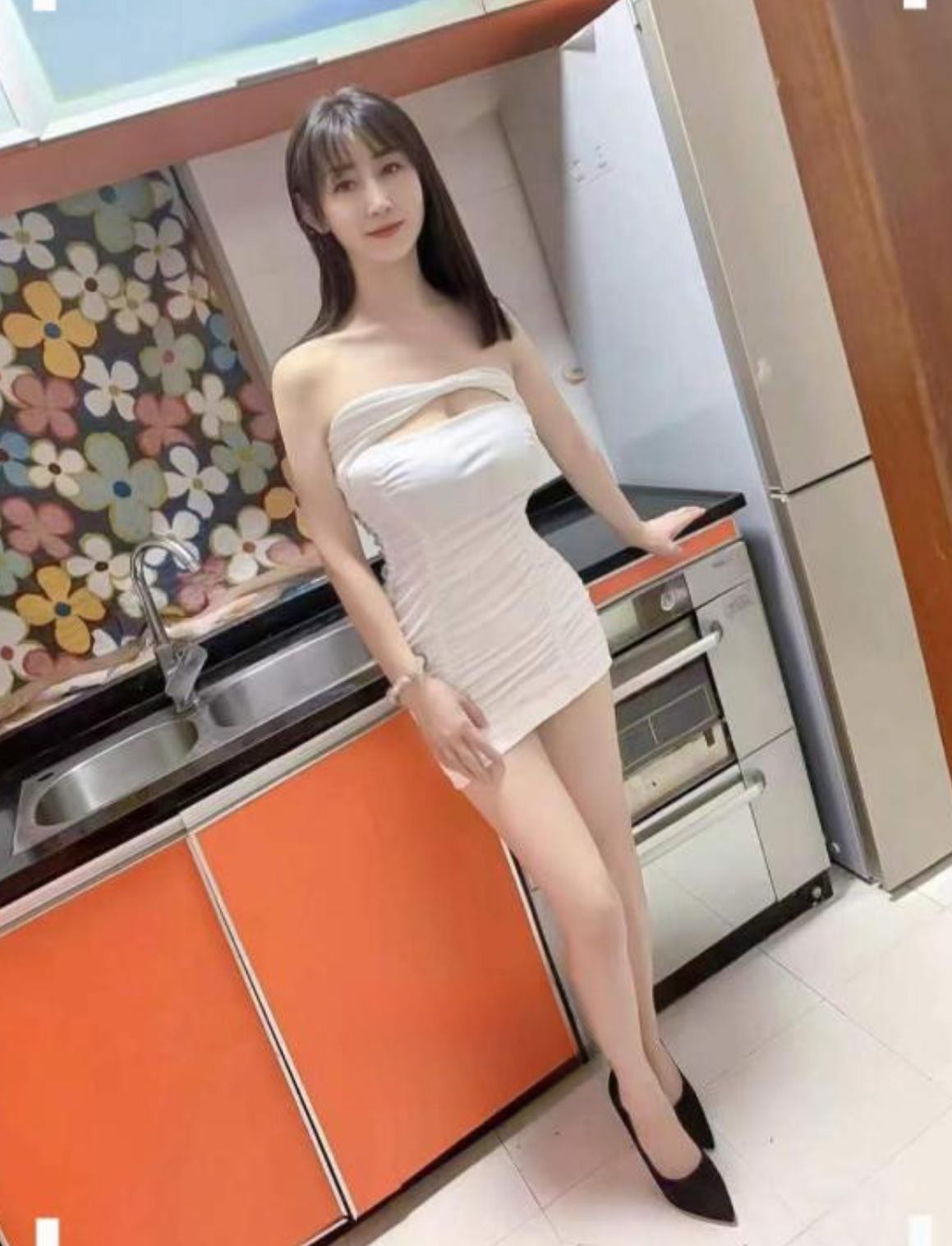 长腿丰满情趣御姐