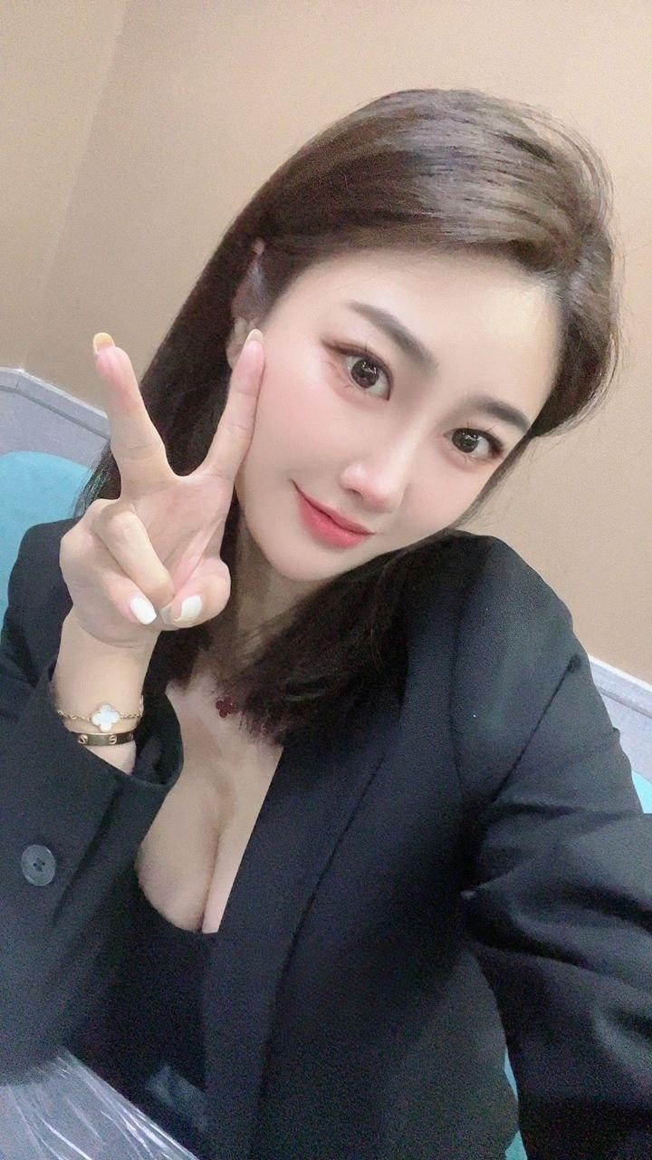 老师很会调情哦，连亲带摸，让人欲罢不能