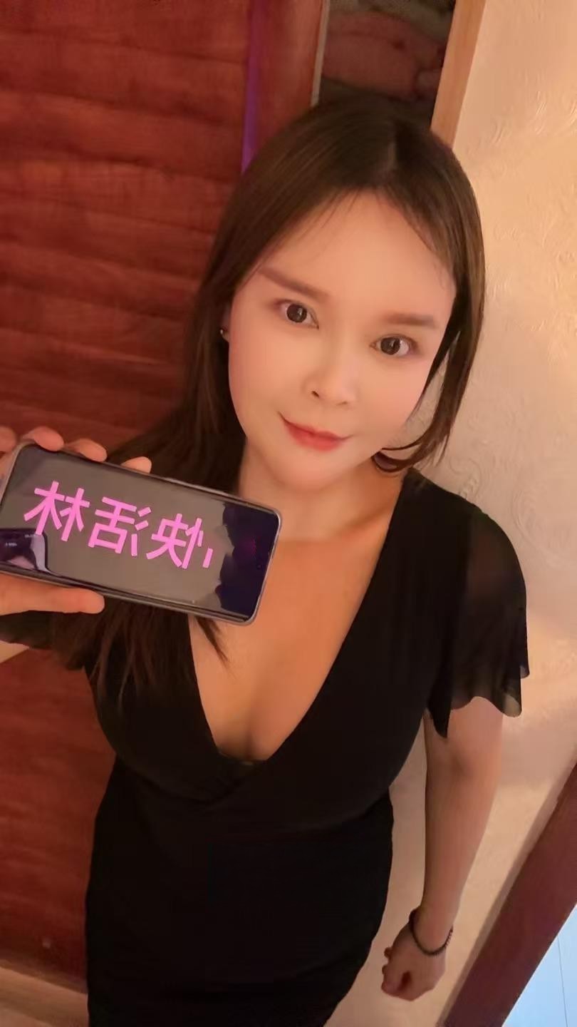 诱惑口爆少妇