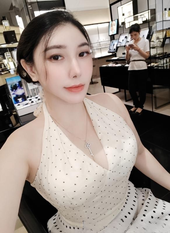 sm夹乳肥臀骚货