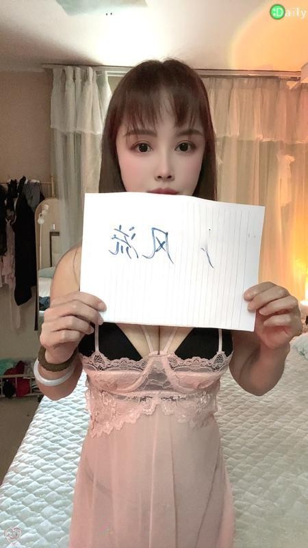 新区白嫩小骚货