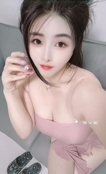 性感嫩妹，长腿夹着来