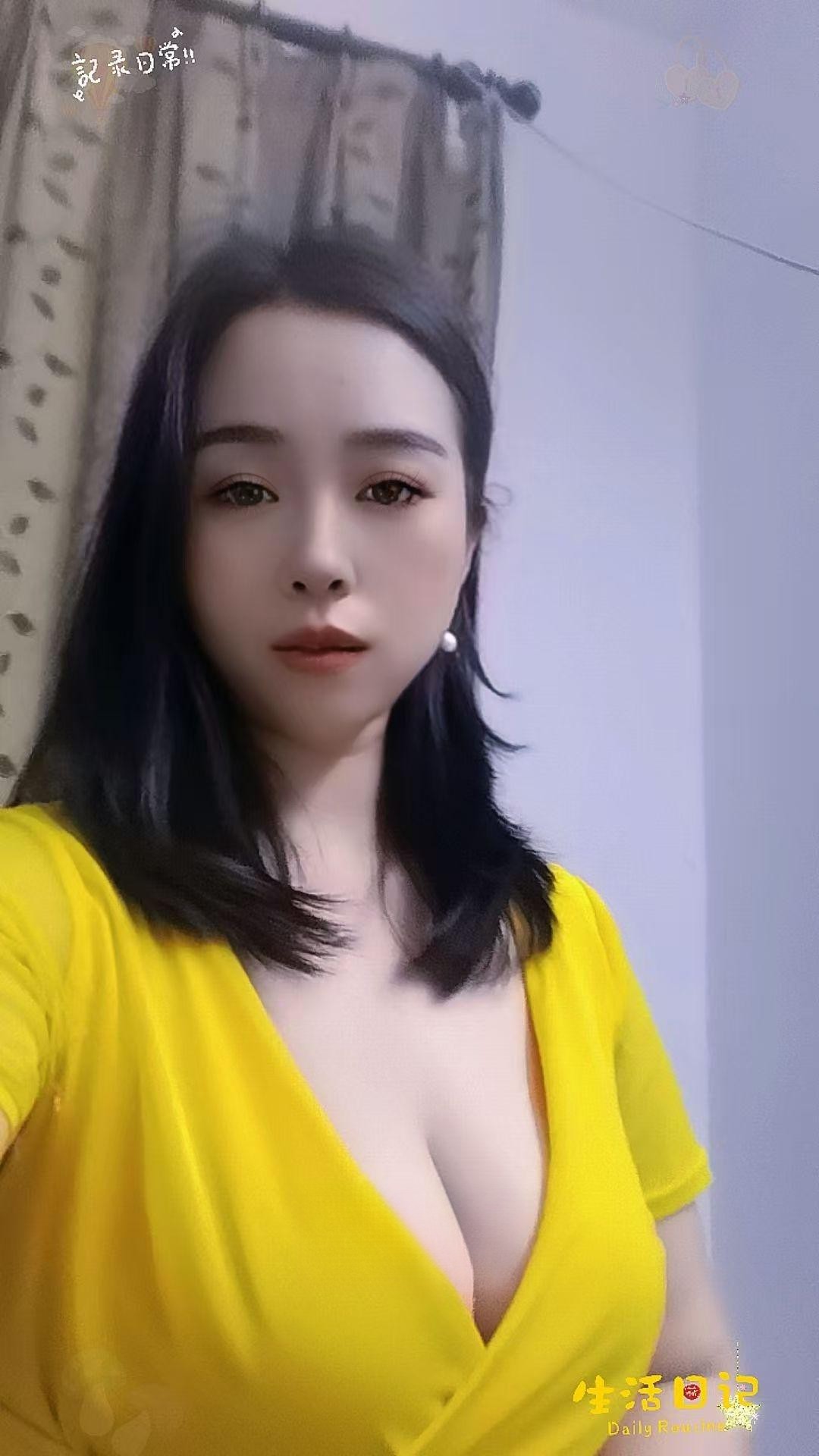 大胸颜值软妹茉莉