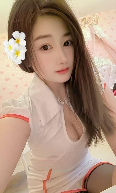 大胸粉嫩嫩的小妹子，极品中的极品
