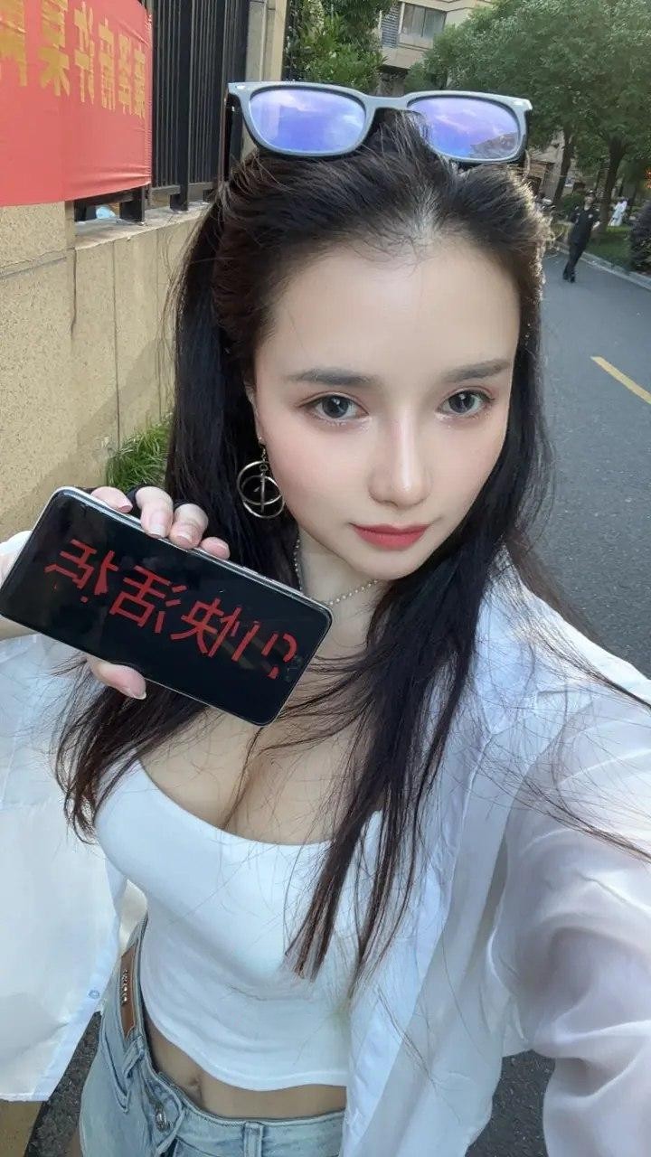 眼镜混血妹爱丽丝