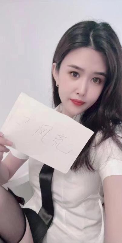 小北服务型美眉