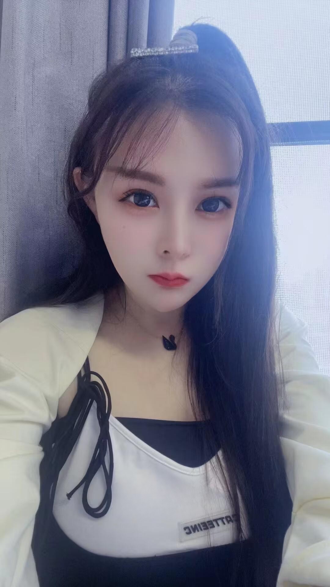 魅惑笑容纯欲女友