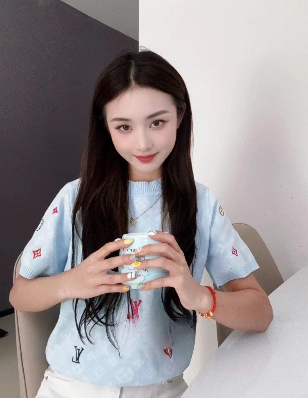 水润多汁清纯嫩妹豆豆