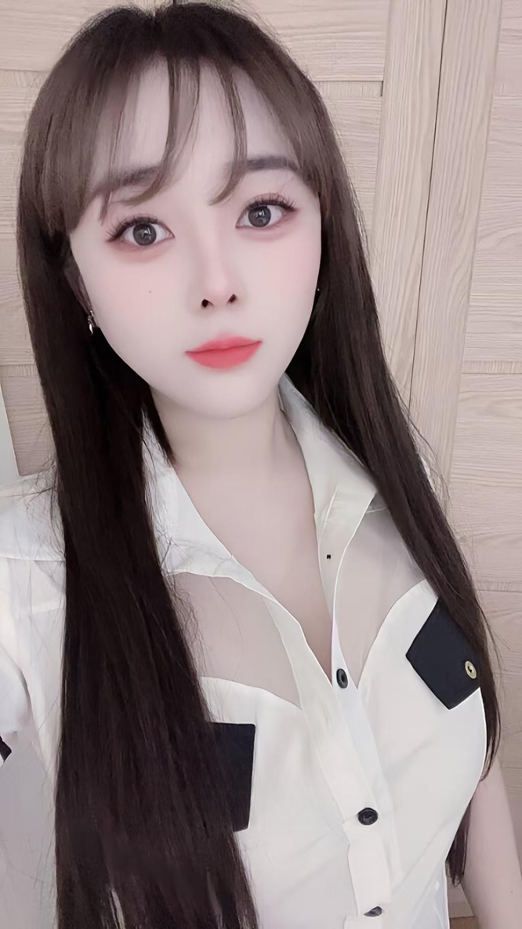 性感大长腿制服女郎