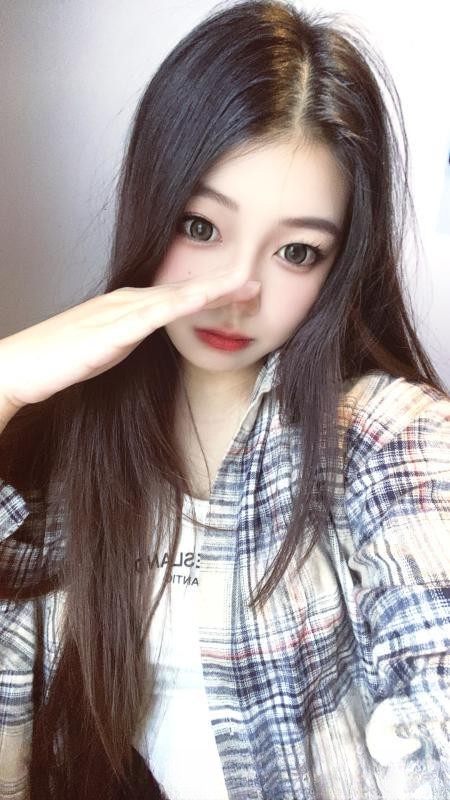 蜜桃臀妹子懒懒