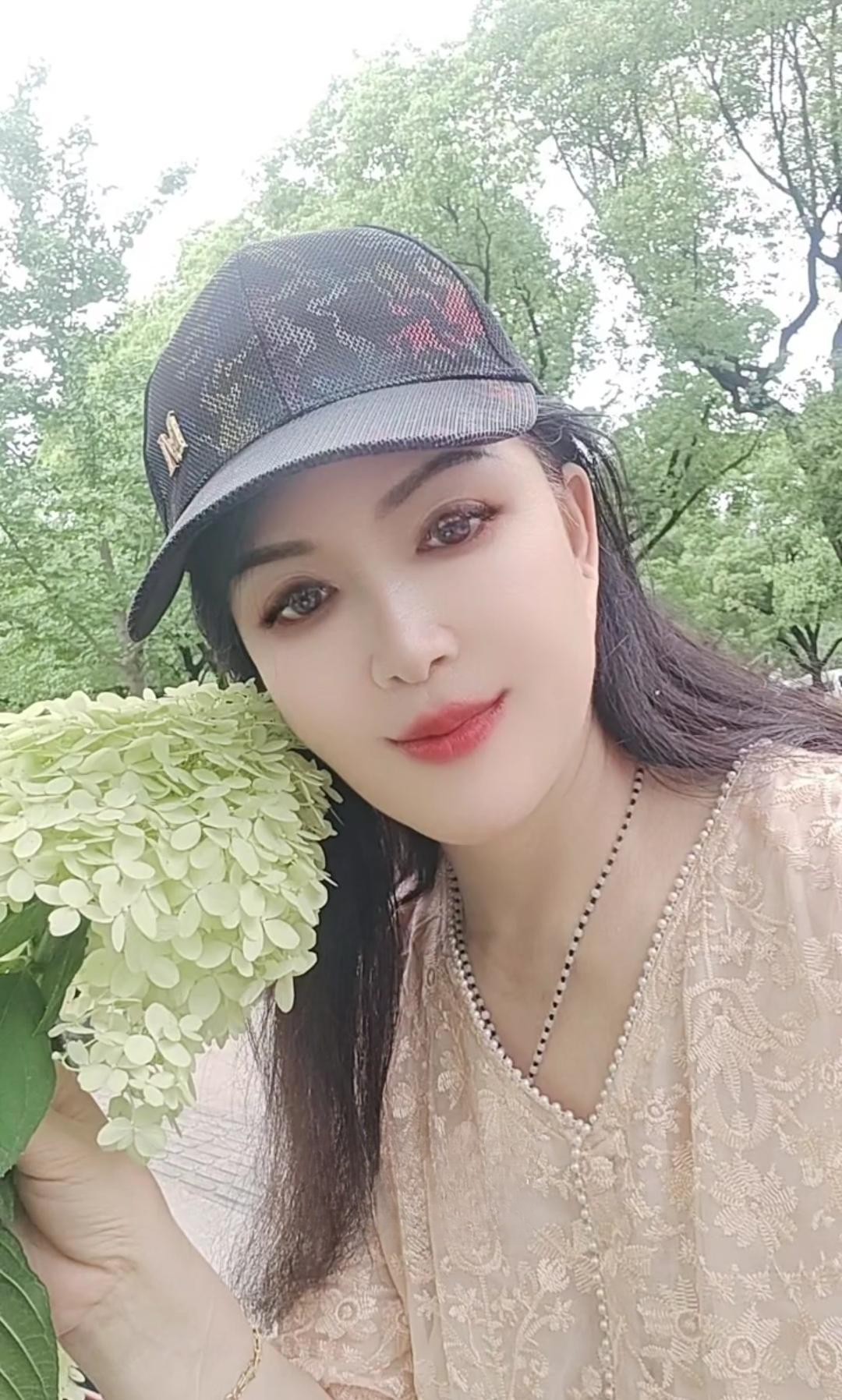 风韵犹存的少妇
