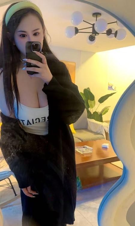 魅惑大奶子辣妹