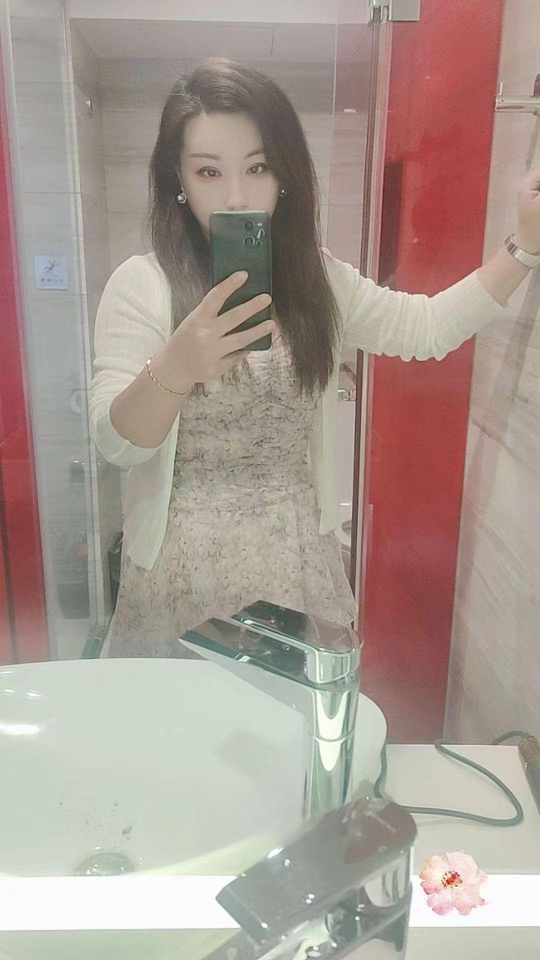 巨华世纪城泄火人妻