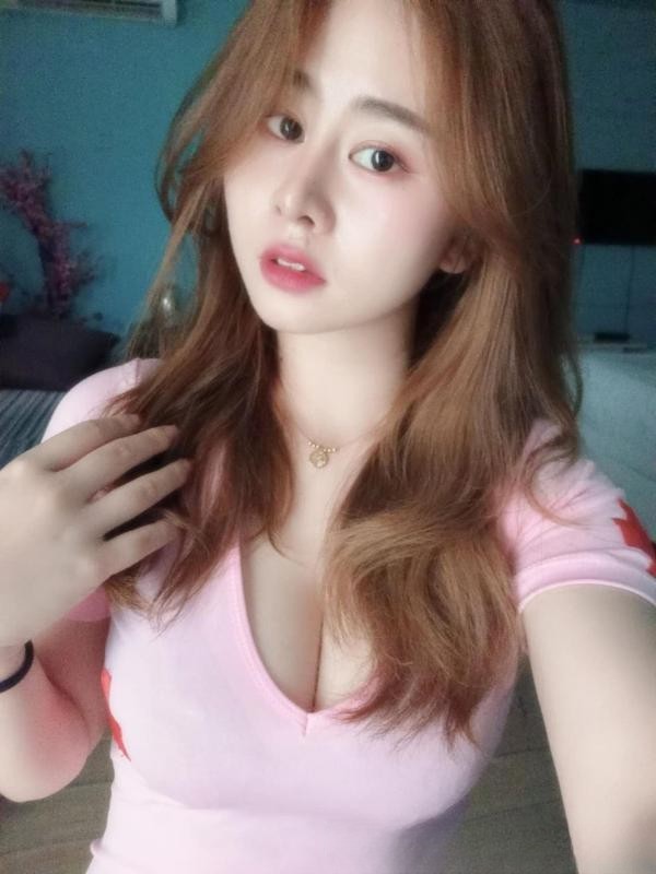 清纯颜值大奶月月