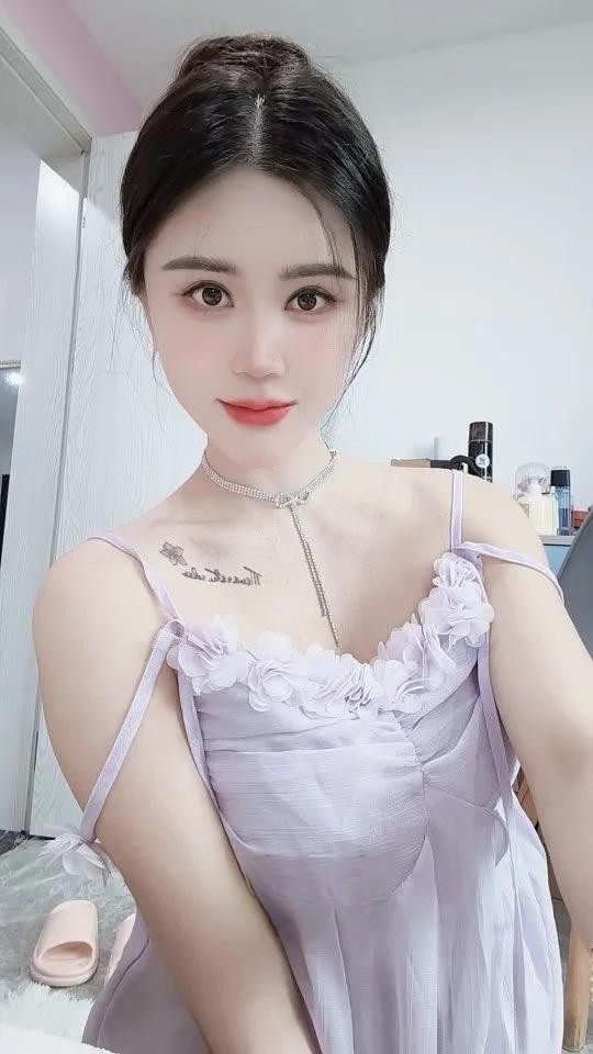 可深喉口爆的小嫩妹
