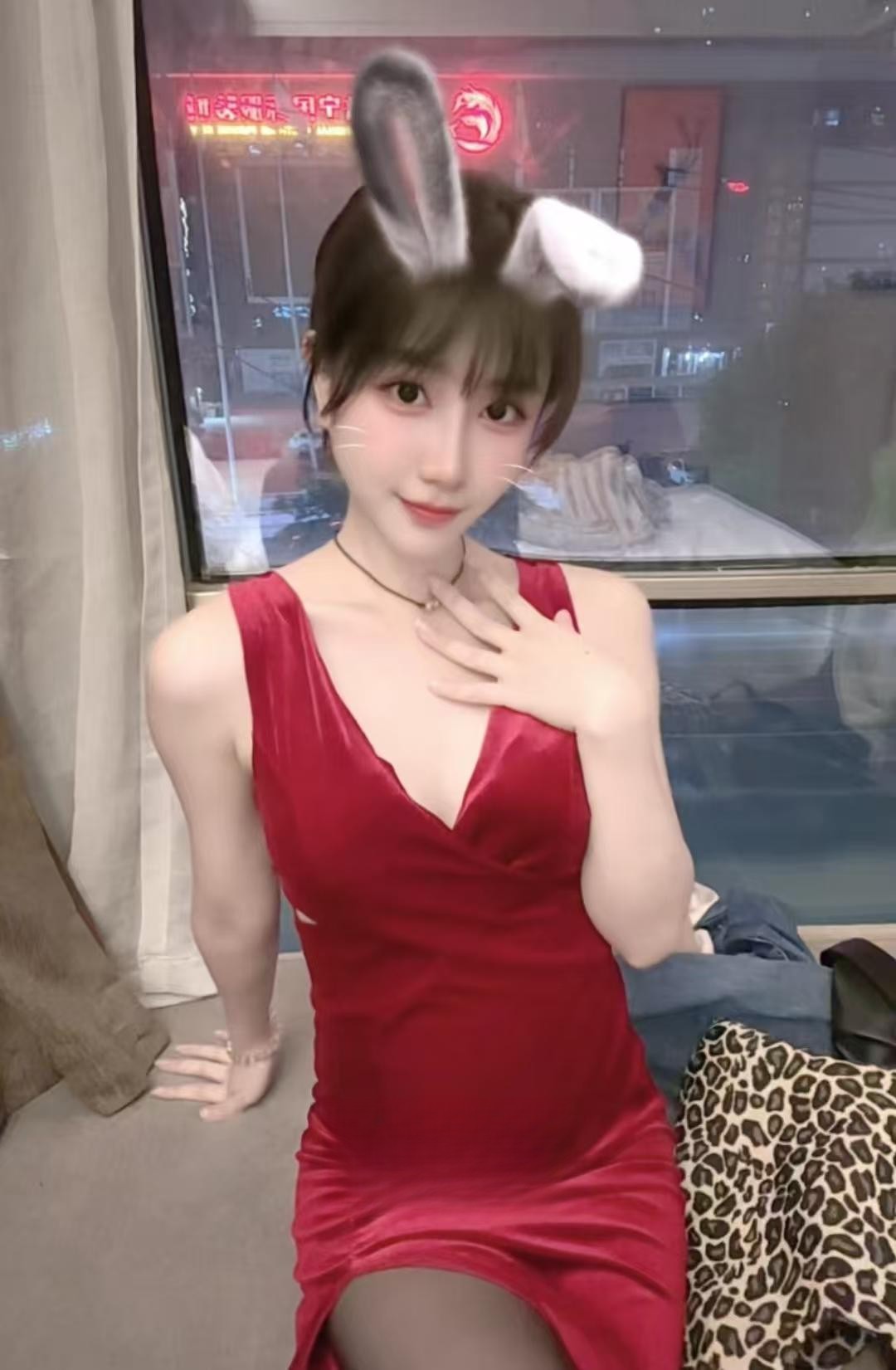 惠州制服御姐前凸后翘