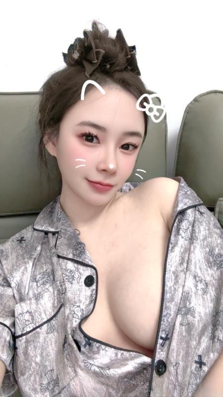 惠城舌吻旗袍骚女