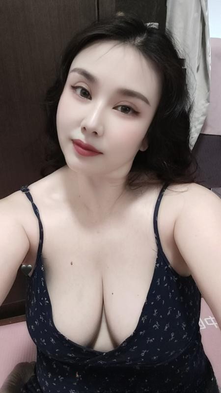 巨乳莉莉