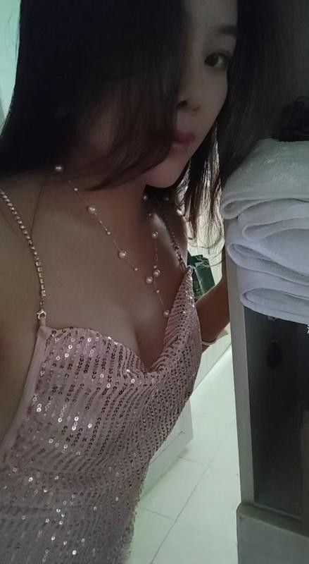 小巧风韵的少妇