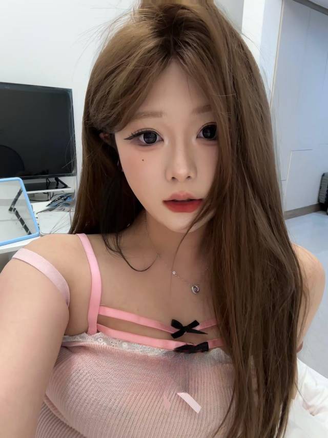 性感的粉嫩小姐姐