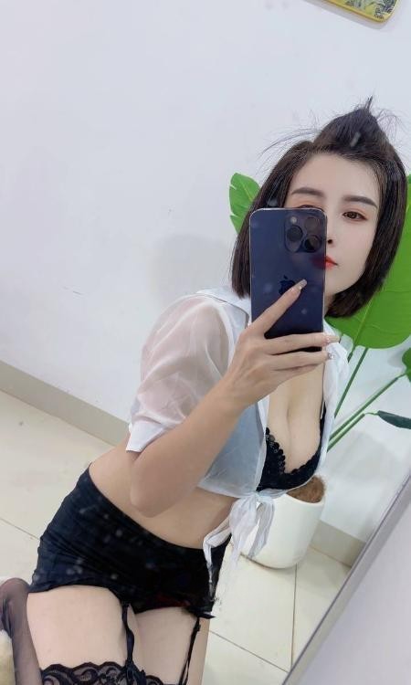 身段妖娆小骚逼性欲强一直要