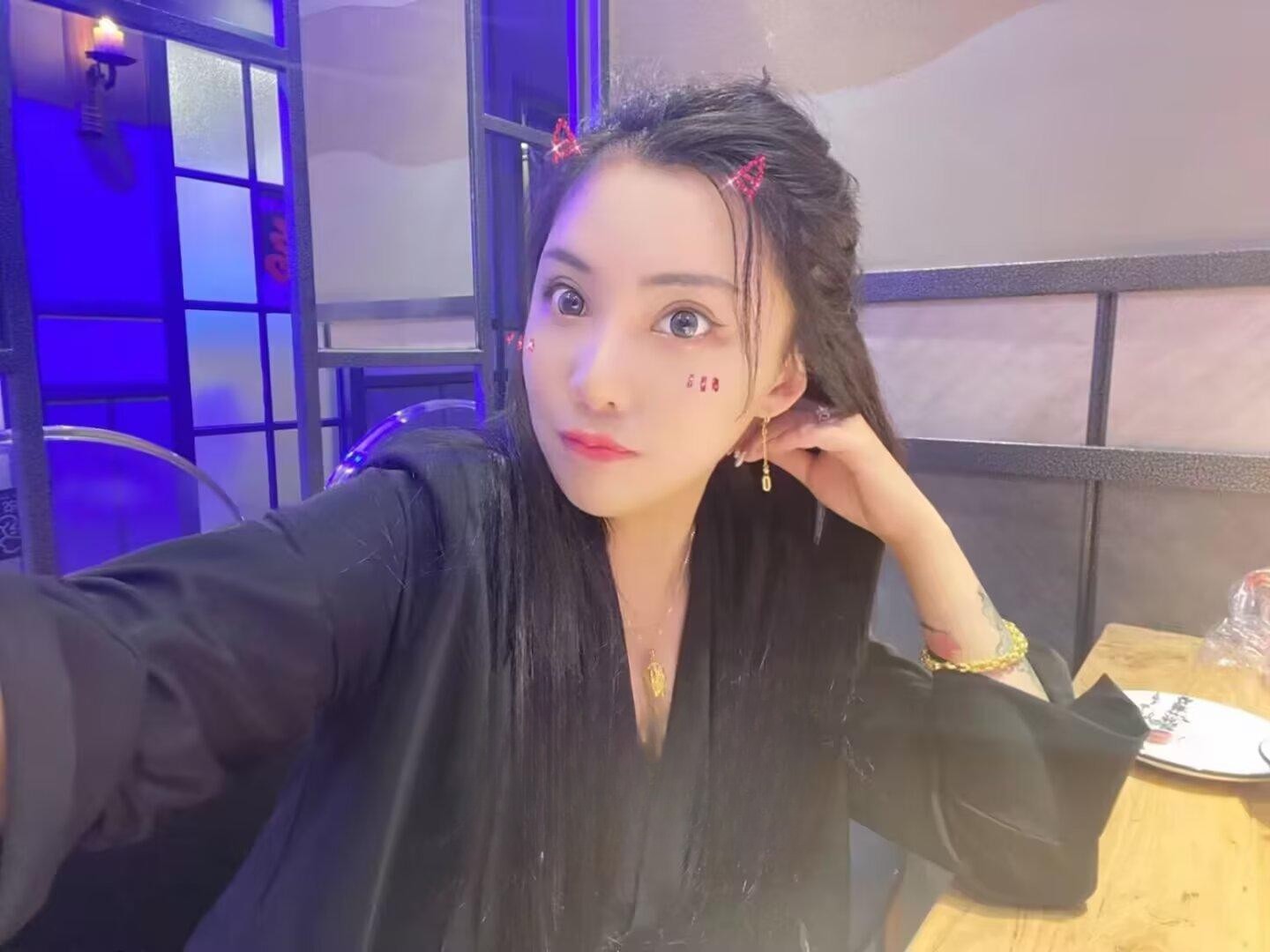 铁西网红脸桃子