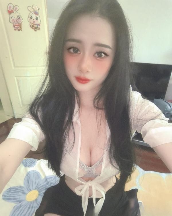 白云丰满大波妹