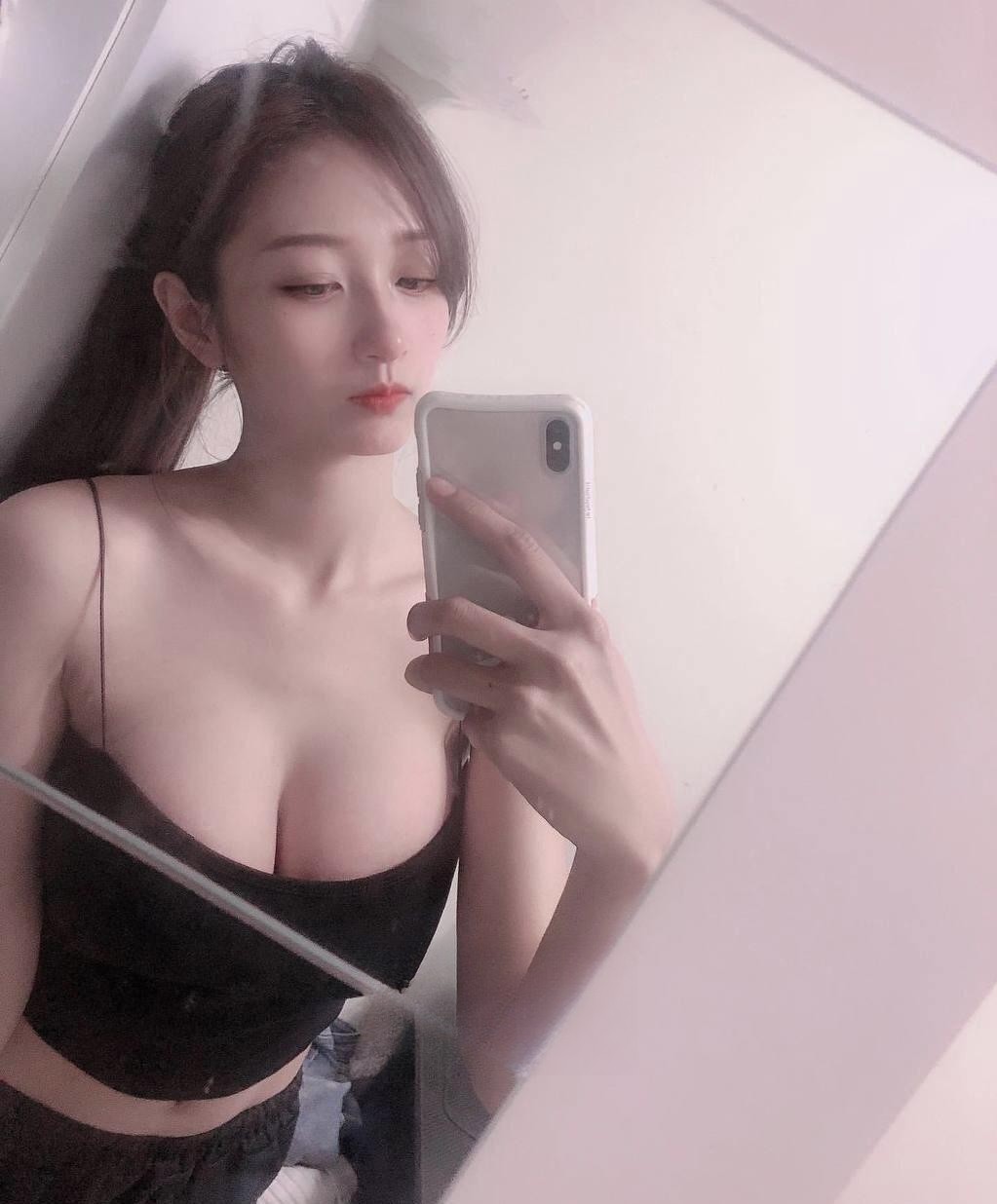 宝安粉嫩白皙大胸妹