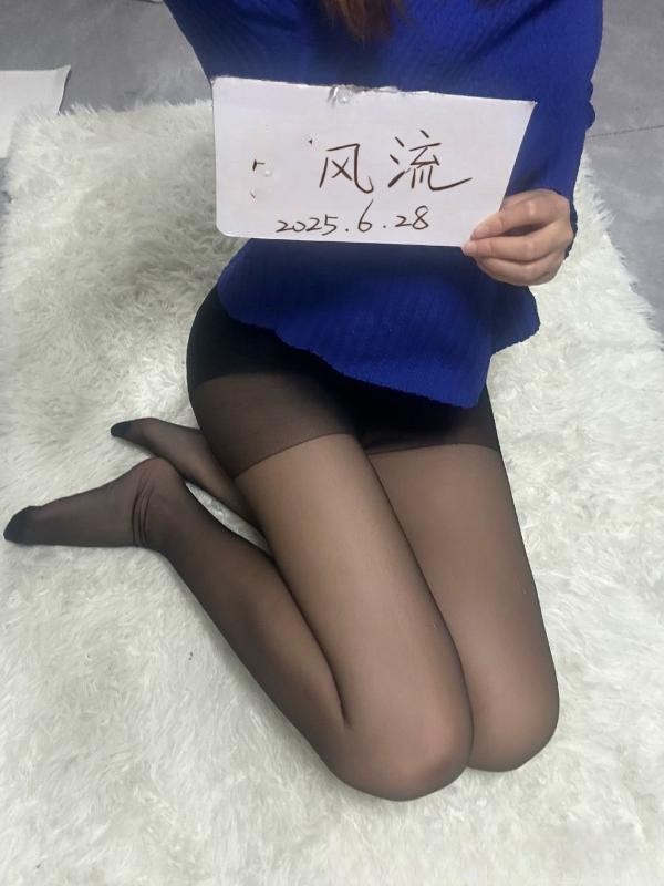 居家丰满少女