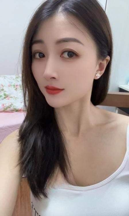 妹子床上战斗女优范十足