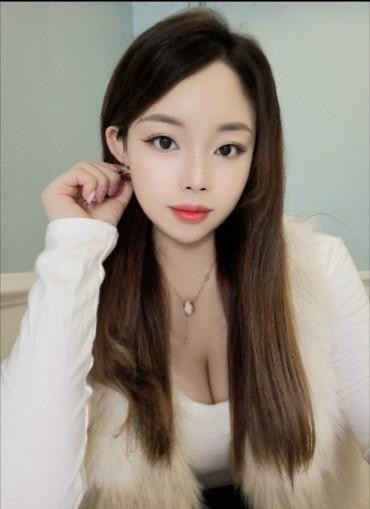 天然巨乳小美女
